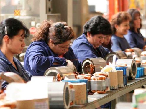 Mujeres dominan mercado laboral, pero en condiciones precarias
