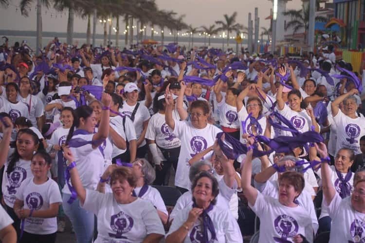 8M: Alvaradeñas exigen equidad y conmemoran el Día de la Mujer con zumba