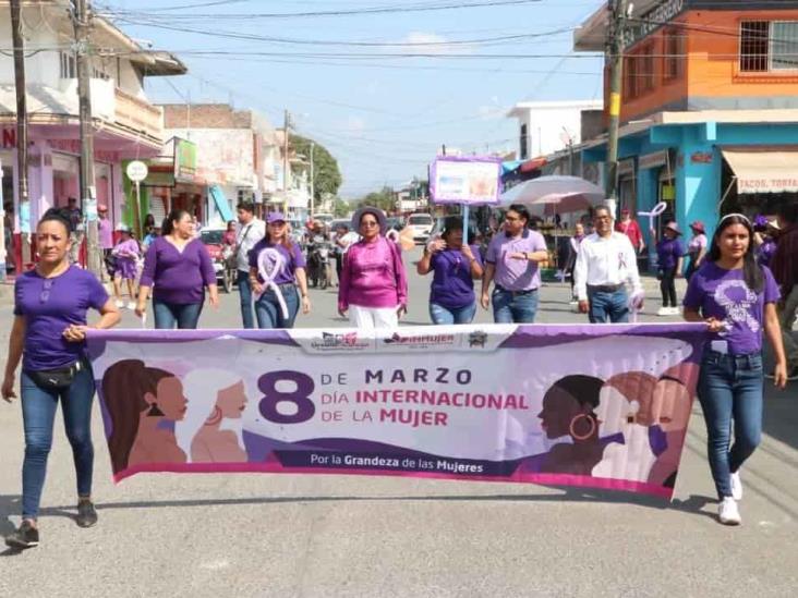 Marchan en Cempoala en conmemoración del 8M