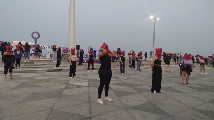 Rabia Colectiva protesta con performance “88” en la Antimonumenta por el Día de la Mujer(+Video)