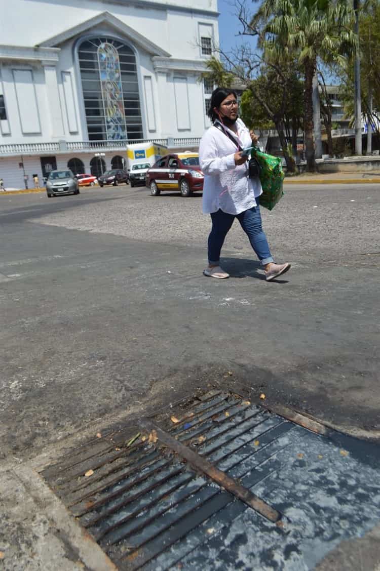 Aguas negras dan mala imagen a Veracruz; urge destapar las alcantarillas