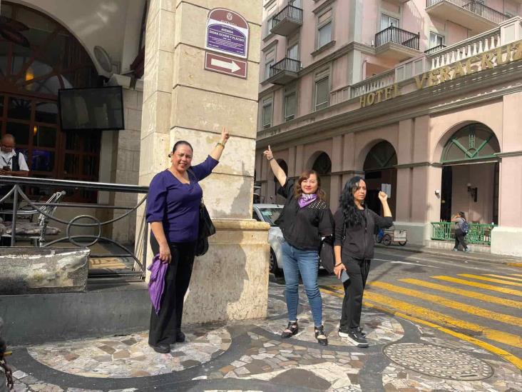 Feministas realizan cambio simbólico en nombre de calles de Veracruz
