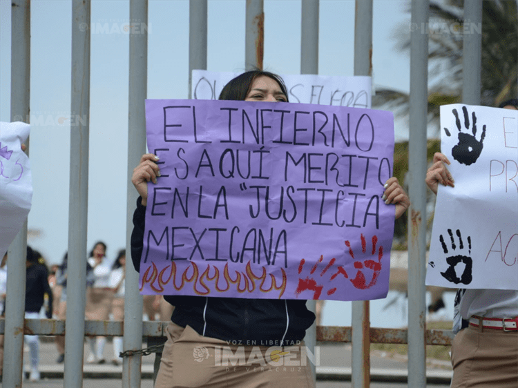 Alumnas denuncian acoso por parte de un compañero y maestro en el Ilustre Instituto Veracruzano (+Video)