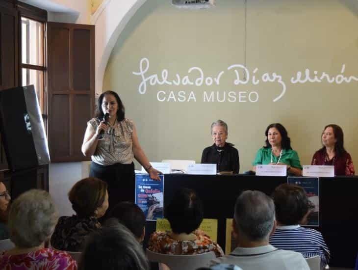 Evocan a Juan Vicente Melo con lectura de La rueca de Onfalia en Casa Museo Salvador Díaz Mirón