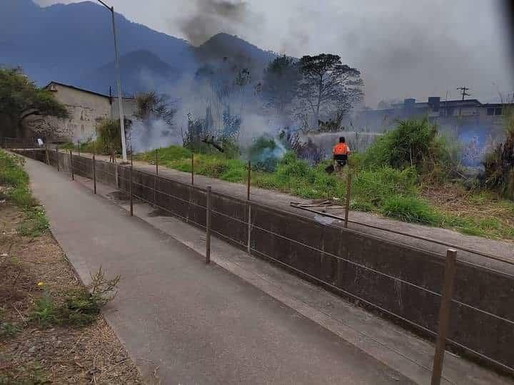 Incendio de pastizal en Río Blanco genera movilización de cuerpos de emergencia y rescate