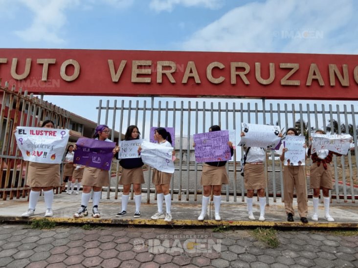 Alumnas denuncian acoso por parte de un compañero y maestro en el Ilustre Instituto Veracruzano (+Video)