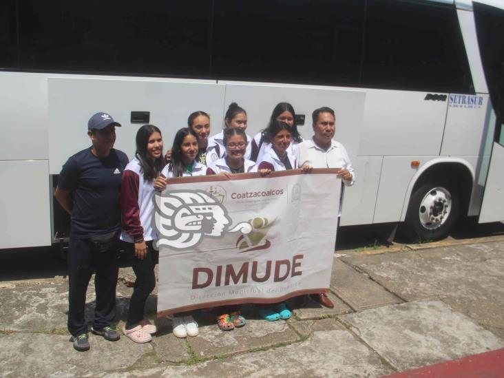 Jóvenes de Coatzacoalcos van por el estatal de voleibol de playa