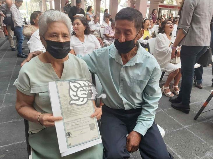 Una larga historia de amor: doña Clara y don Tomás se dieron el sí tras 53 años juntos en Xalapa (+Video)