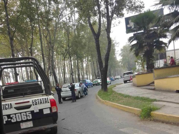 Choca patrulla de SSP contra particular en calles de Xalapa