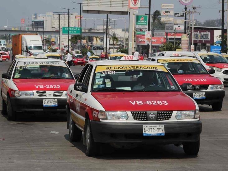 Al menos 4 mil unidades de taxi operan sin concesión en Veracruz