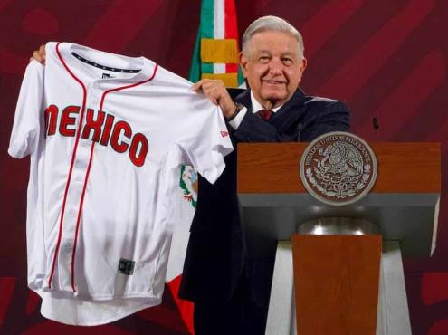Invita AMLO a ver la novena mexicana previo a Clásico Mundial de Béisbol