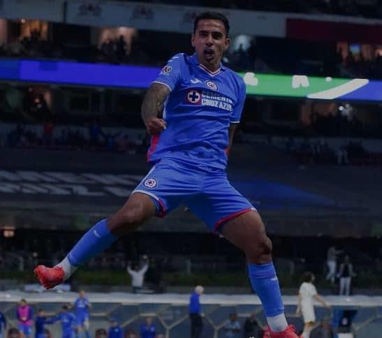 Se lleva Cruz Azul clásico capitalino con gol de Escoboza y hunde a Pumas UNAM