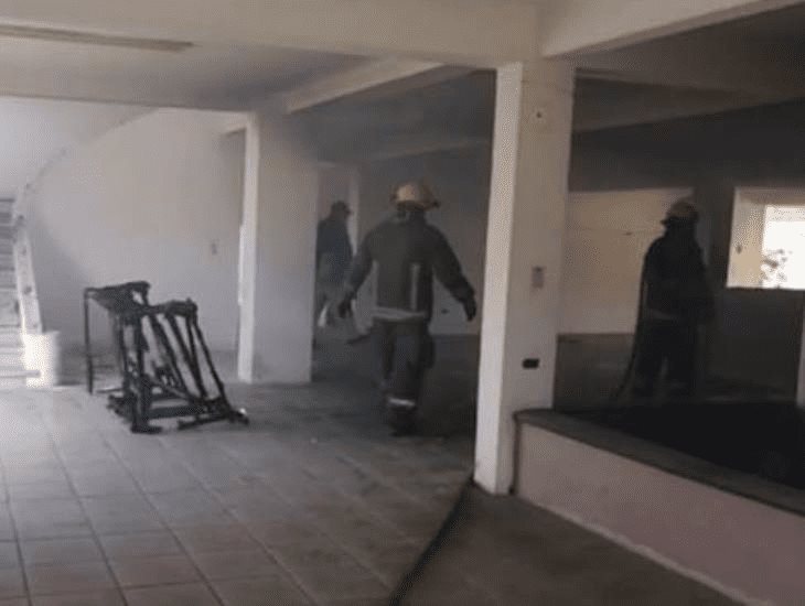 Controlado, incendio en hotel abandonado de Coatzacoalcos