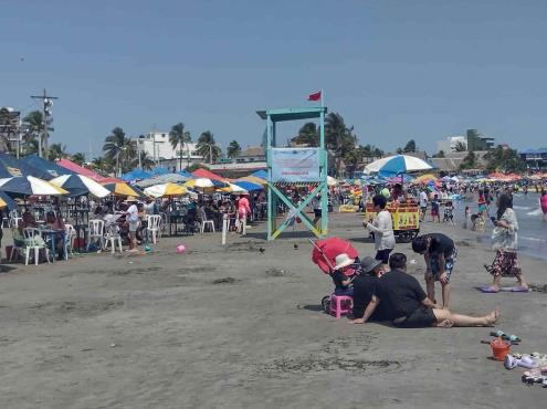 Abarrotadas, playas de Veracruz de cara a Semana Santa