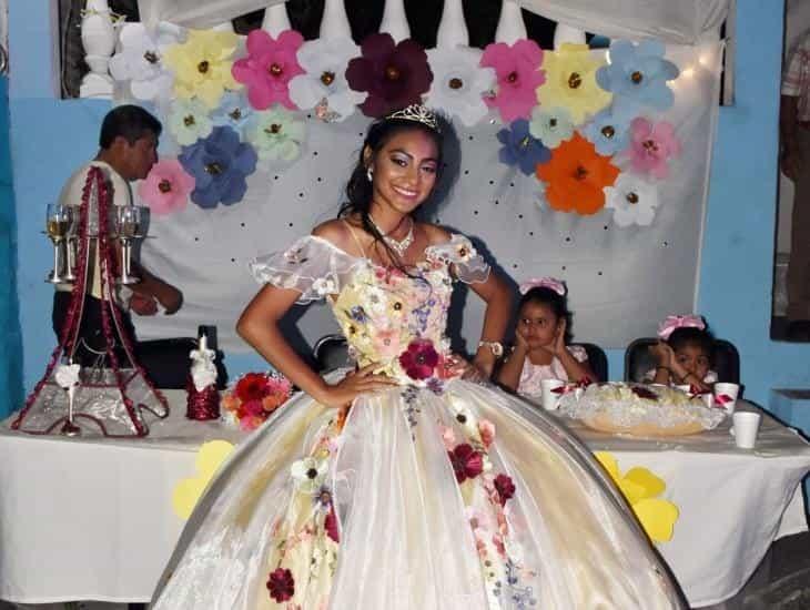 Hilda Kelaia Delgadillo Cortés disfrutó en su fiesta de XV años