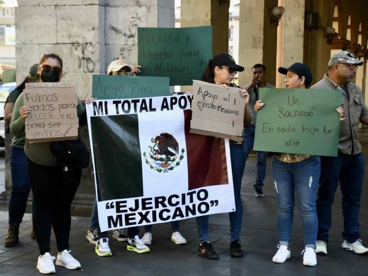 Familias de militares en Xalapa protestan contra detención de elementos en Tamaulipas (+Video)