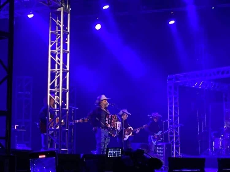 Sociedad veracruzana disfrutó memorable concierto del grupo Intocable