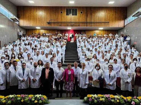 Egresan 74 especialistas del IMSS Veracruz-Sur