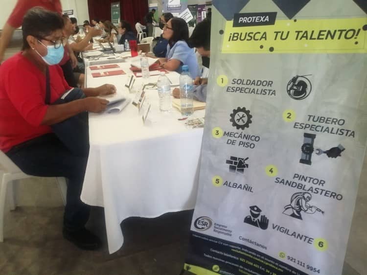 Ofertan 400 empleos en Coatza; jóvenes llevan las de ganar
