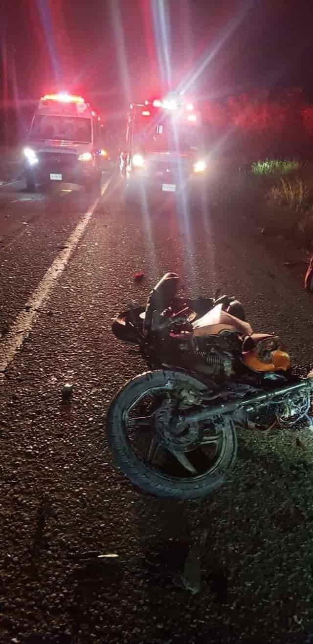 Choque de frente deja a dos motociclistas muertos en Cosamaloapan