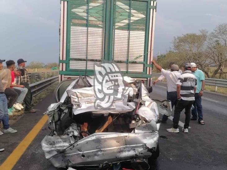 Trágico accidente en el sur de Veracruz deja 4 heridos y 7 carros dañados