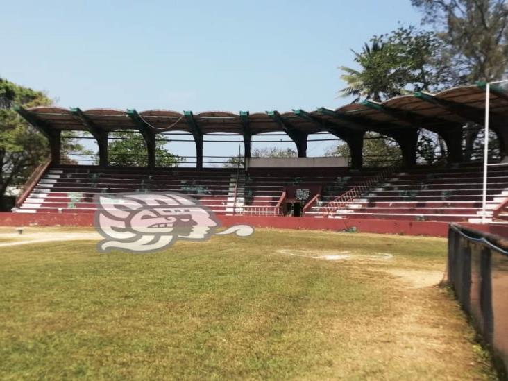 Se desmorona el Estadio Miguel Alemán; 76 años siendo cuna de peloteros en el sur de Veracruz (+Video)