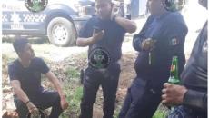 Captan a elementos de la Policía Estatal tomando bebidas alcohólicas en Veracruz