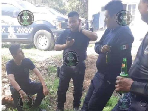 Captan a elementos de la Policía Estatal tomando bebidas alcohólicas en Veracruz