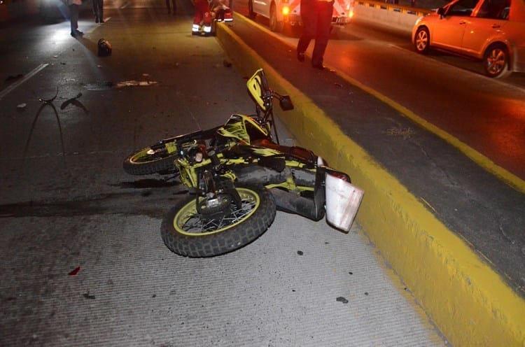 Conductor impacta su motocicleta contra otra en el puente Bicentenario en Veracruz(+Video)