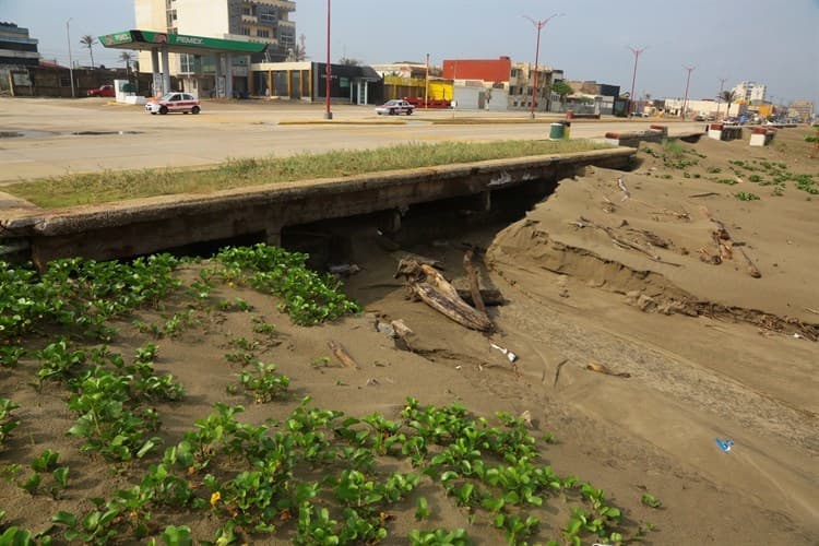 Lluvias destapan canales de desagüe en Coatzacoalcos