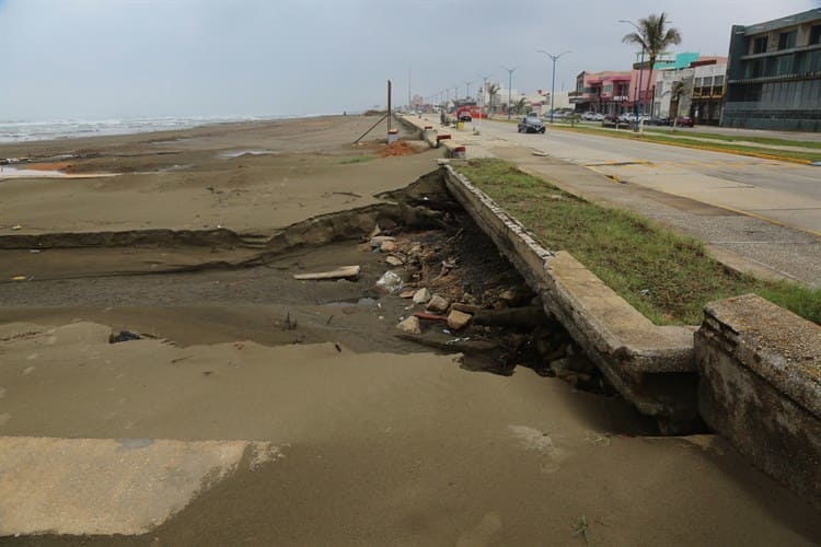 Lluvias destapan canales de desagüe en Coatzacoalcos