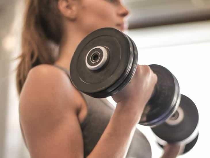 ¡Ideal para mujeres! Descubre los beneficios del entrenamiento de pesas 
