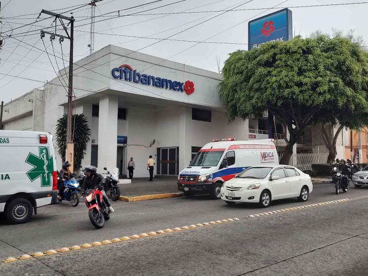 Reportan violento asalto en Citibanamex de Xalapa