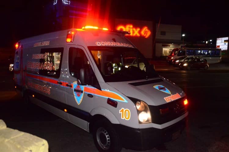 Camioneta impacta a taxista en avenida Ejército Mexicano; una menor resultó lesionada