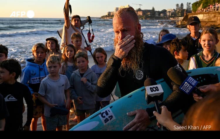 Impone récord en surf con más de 30 horas sobre olas