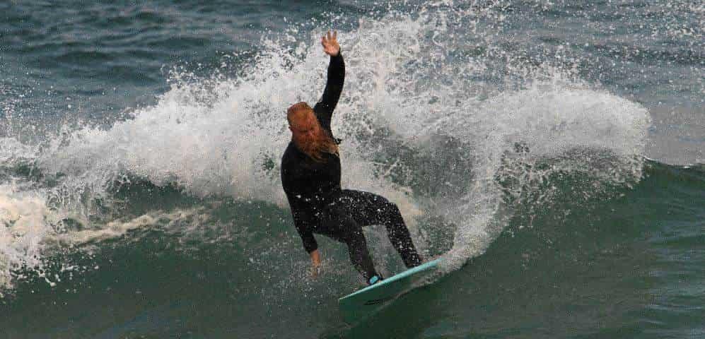 ¡Más de 30 horas! Impone récord mundial de surf