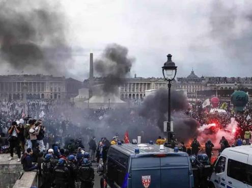Protestas en Francia por decreto que reforma ley de pensiones (+Video)