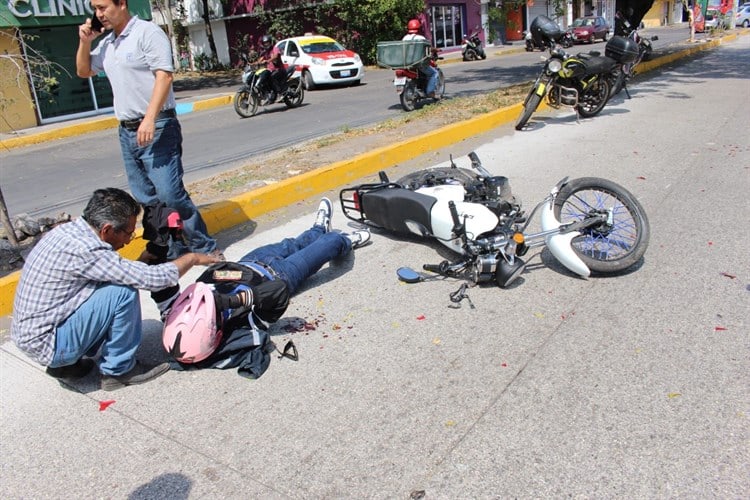 Motociclista se estrella contra camioneta en El Coyol, en Veracruz