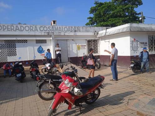 Extrabajadores de la CAEV toman las oficinas en Cosamaloapan