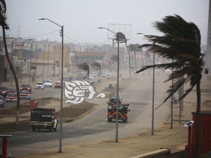 Azota FF 41 en Coatzacoalcos; cierran puerto a la navegación