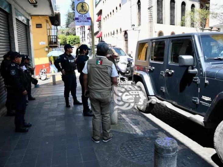 Por un problema vial, automovilista amenaza a conductor con un machete en Xalapa