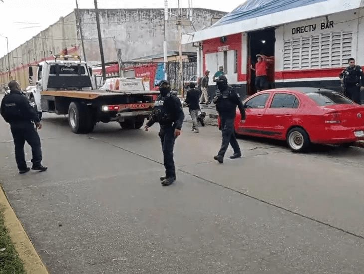 ¡Se armó la gorda! detienen a presuntos policías tras riña en cantina de Coatzacoalcos
