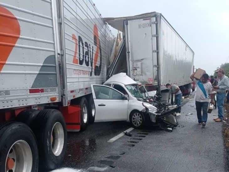 Terrible accidente en la Cárdenas-Coatzacoalcos deja un fallecido