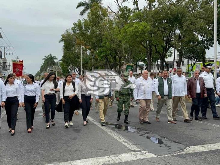 En luto y con reclamos se realiza desfile por Expropiación Petrolera en Poza Rica
