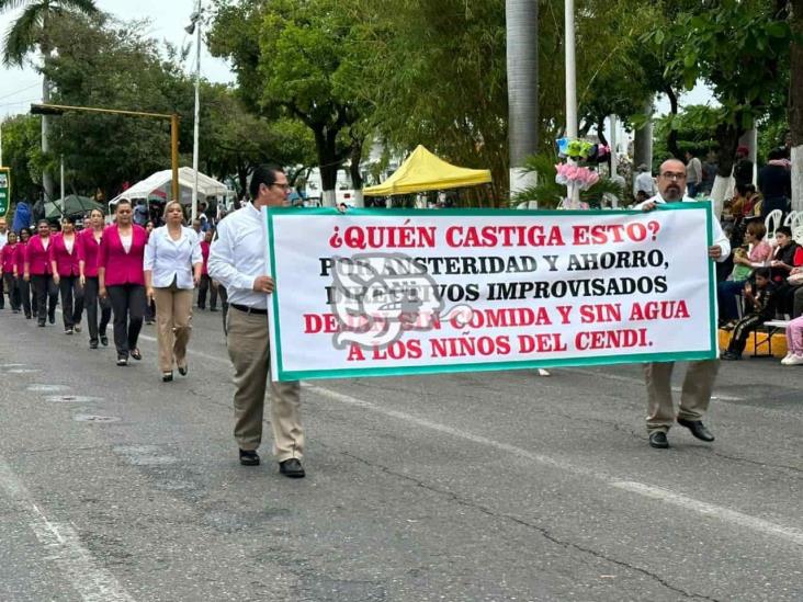 En luto y con reclamos se realiza desfile por Expropiación Petrolera en Poza Rica