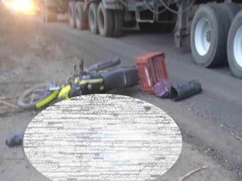 Motociclista fallece al chocar contra una carreta jalada por un burro en Tierra Blanca