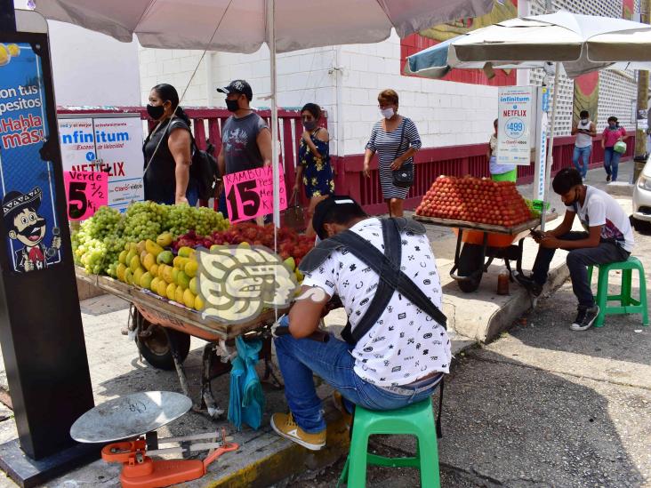 Se van con todo y sus frutas; Comercio retira a carretilleros