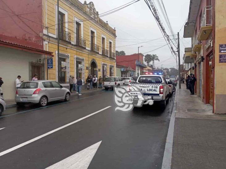 Muere mujer en pleno centro de Orizaba y causa movilización policial