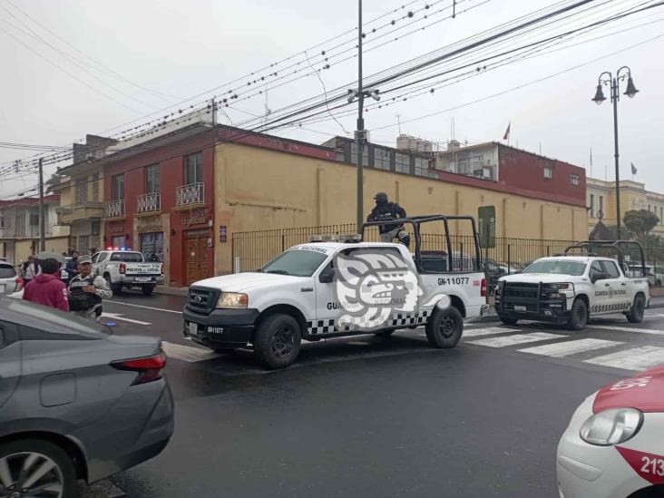 Muere mujer en pleno centro de Orizaba y causa movilización policial