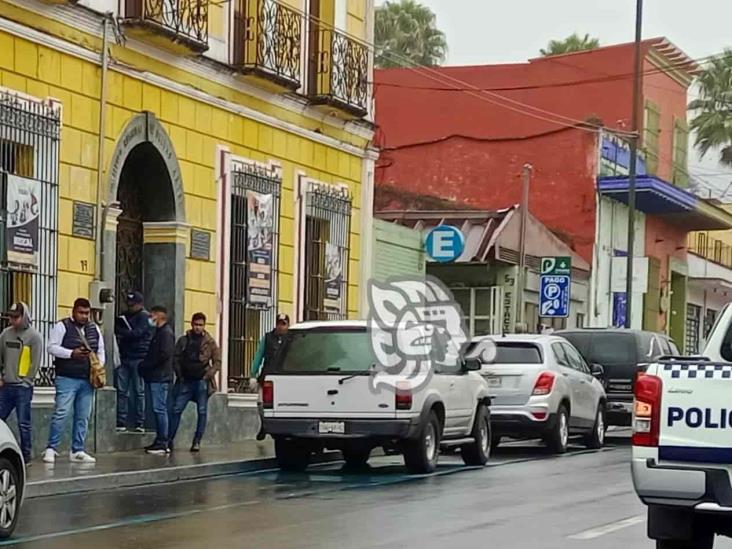 Muere mujer en pleno centro de Orizaba y causa movilización policial